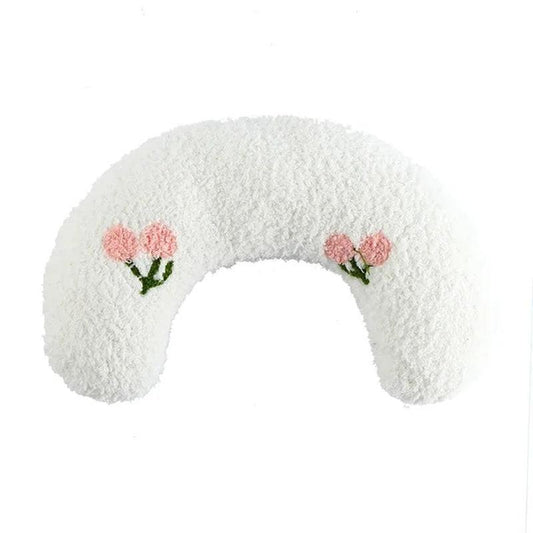Cat neck support pillow for pain relief and improved comfort in felines